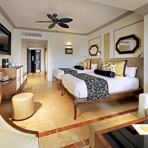 Junior Suite Beachfront Ocean View