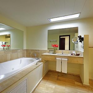 Junior Suite Beachside
